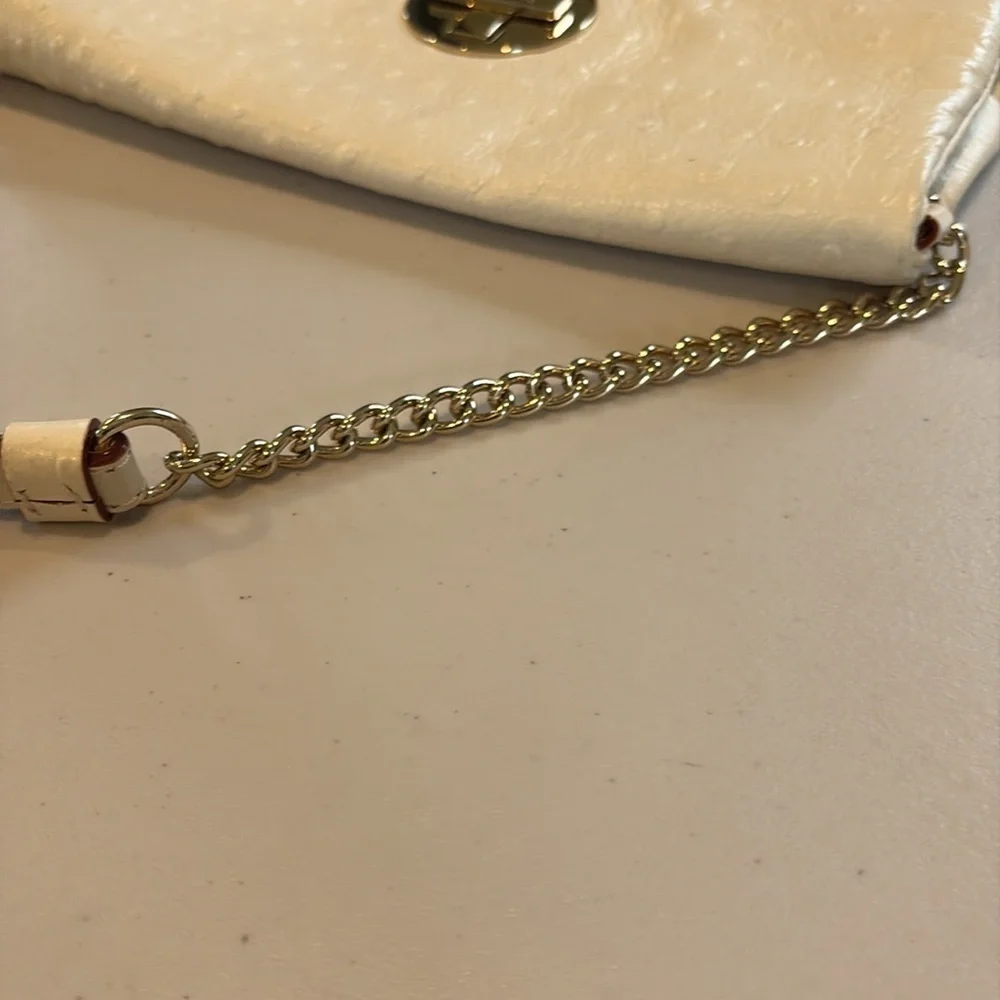 Kate Spade - Cream Handbag with gold strap and accents